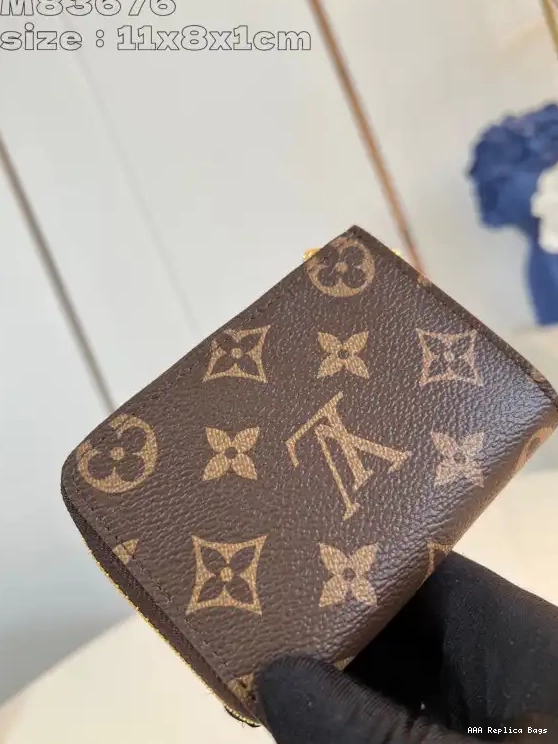 Aaa replica ru Compact Wallet-11*8.5*1.5CM Vuitton Noa Louis 0514